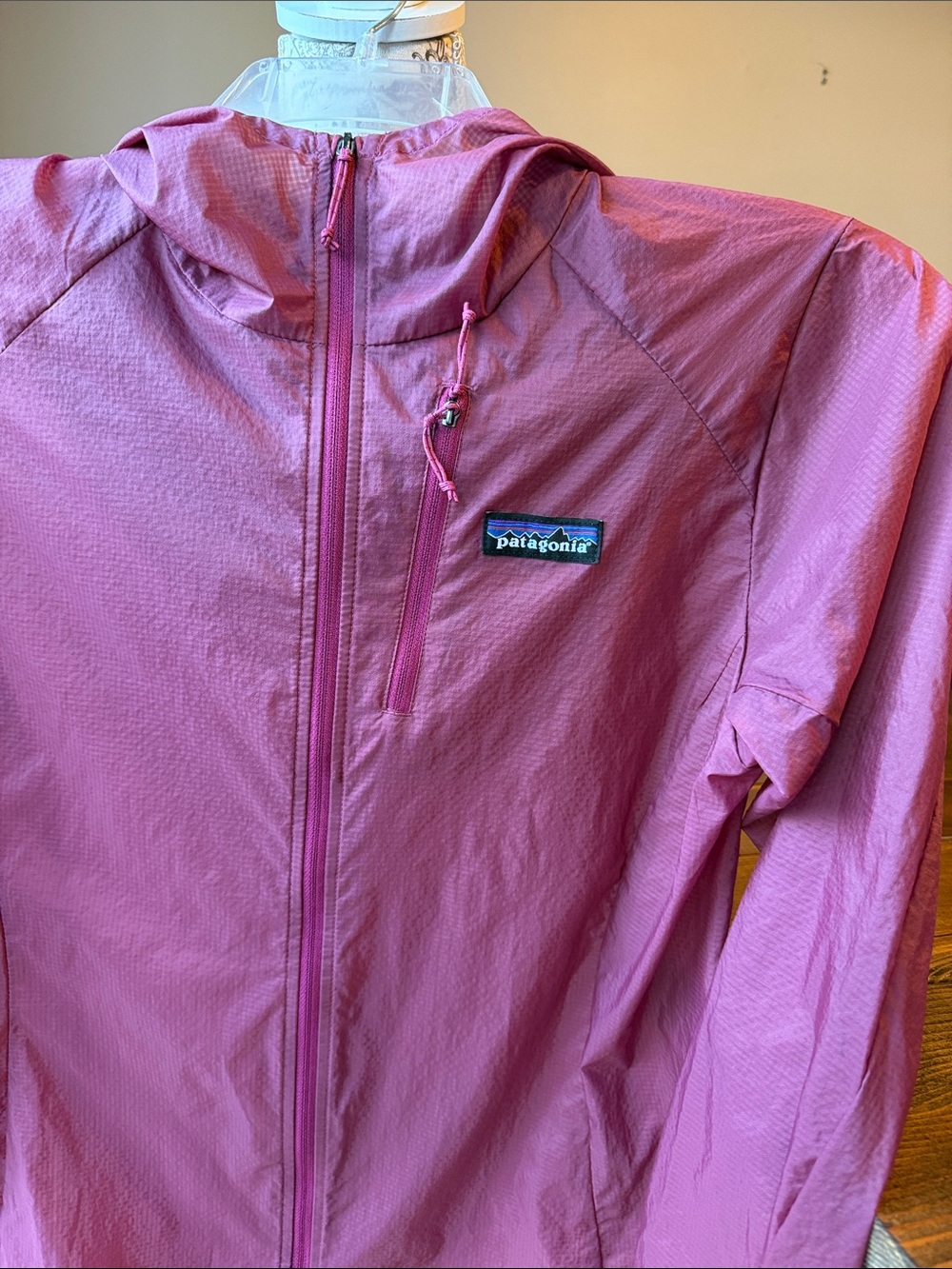 Patagonia Women's Houdini Hooded Lightweight Jacket - Berry Fig - Picture 5 of 8